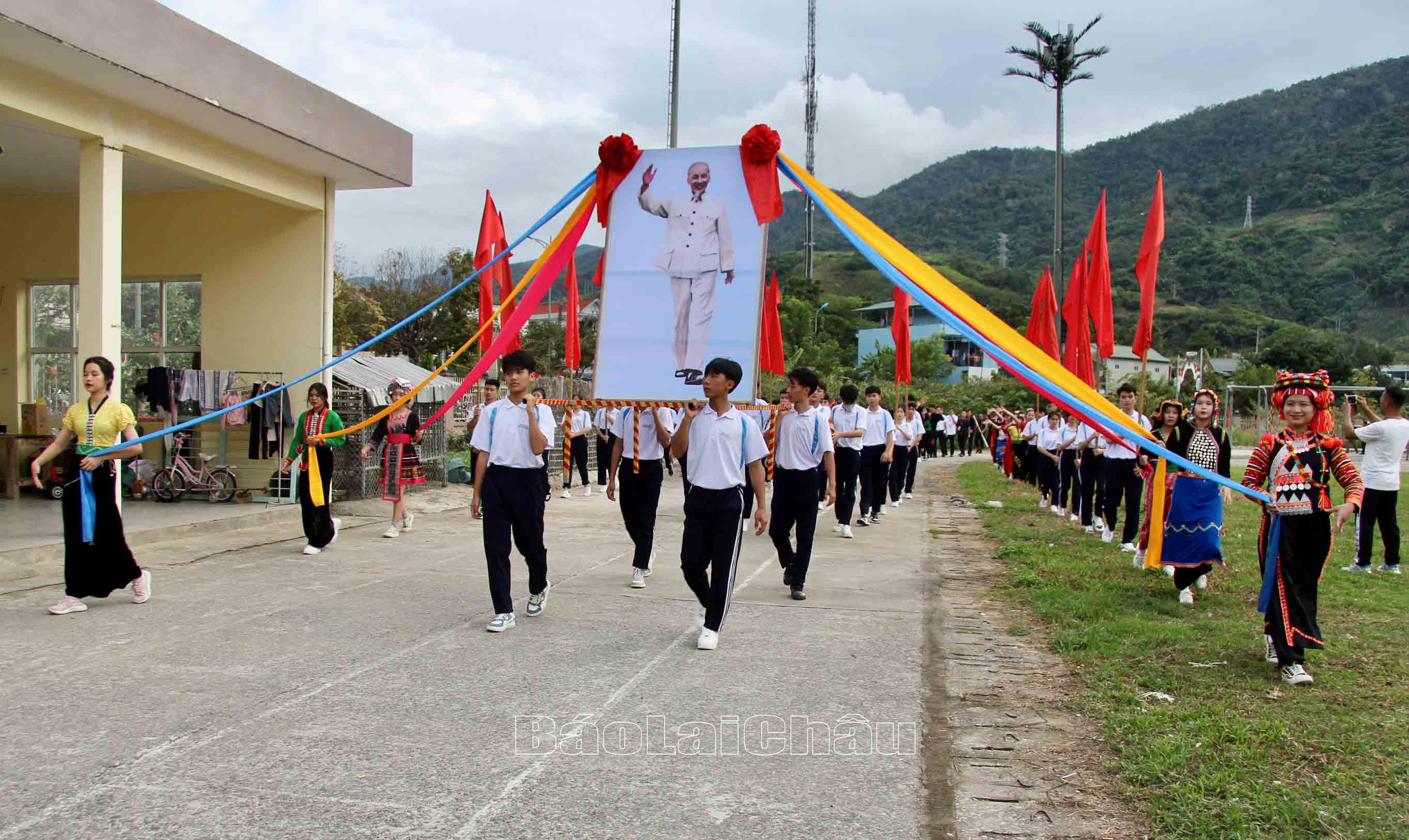đoàn diễu hành